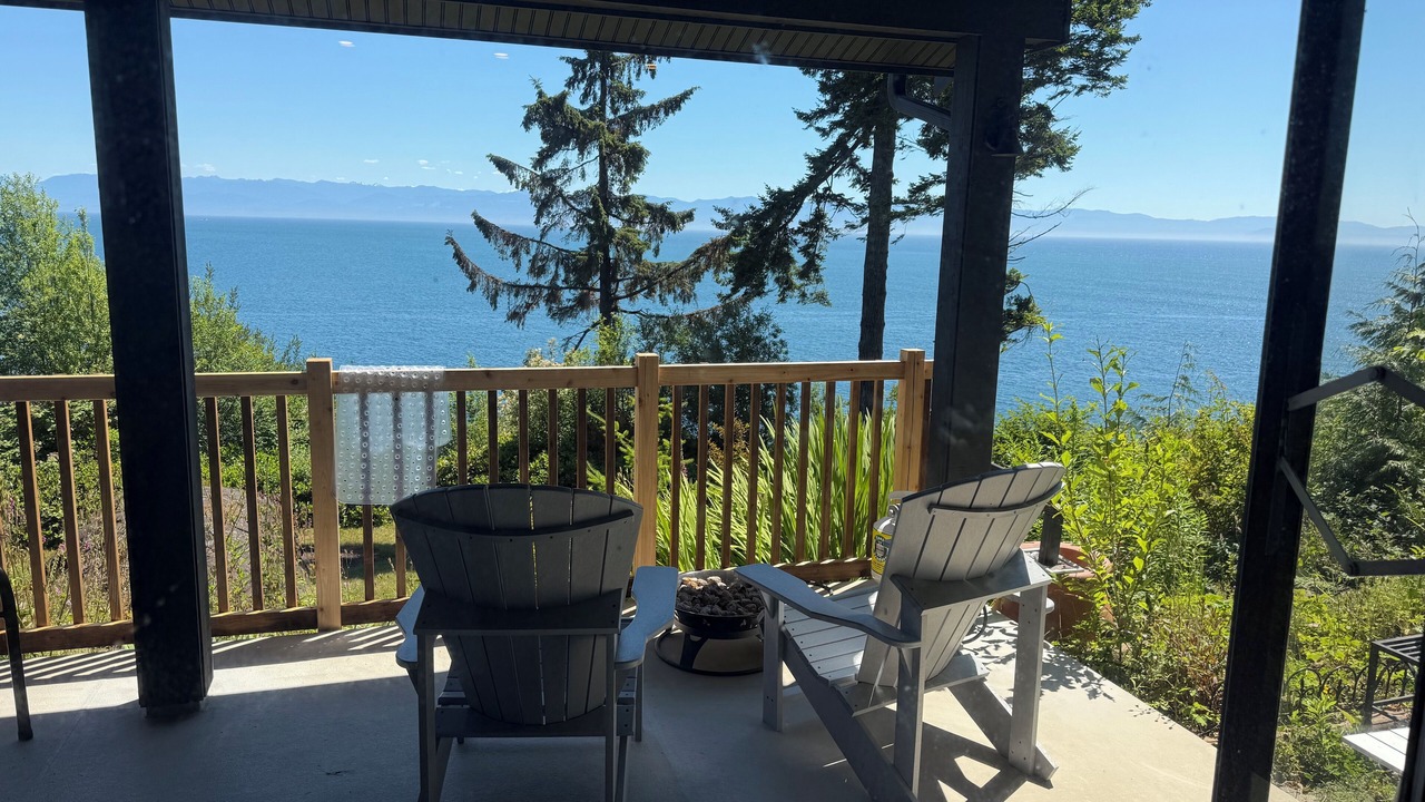 Photo of Patio Balcony in Juan de Fuca Electoral Area