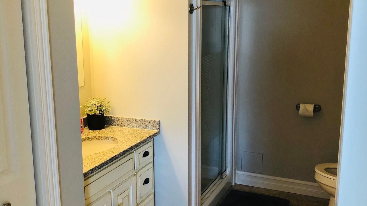 Photo of Bathroom in Queens Square
