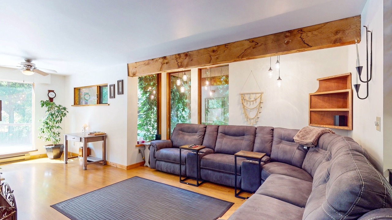 Photo of Livingroom in Christina Lake