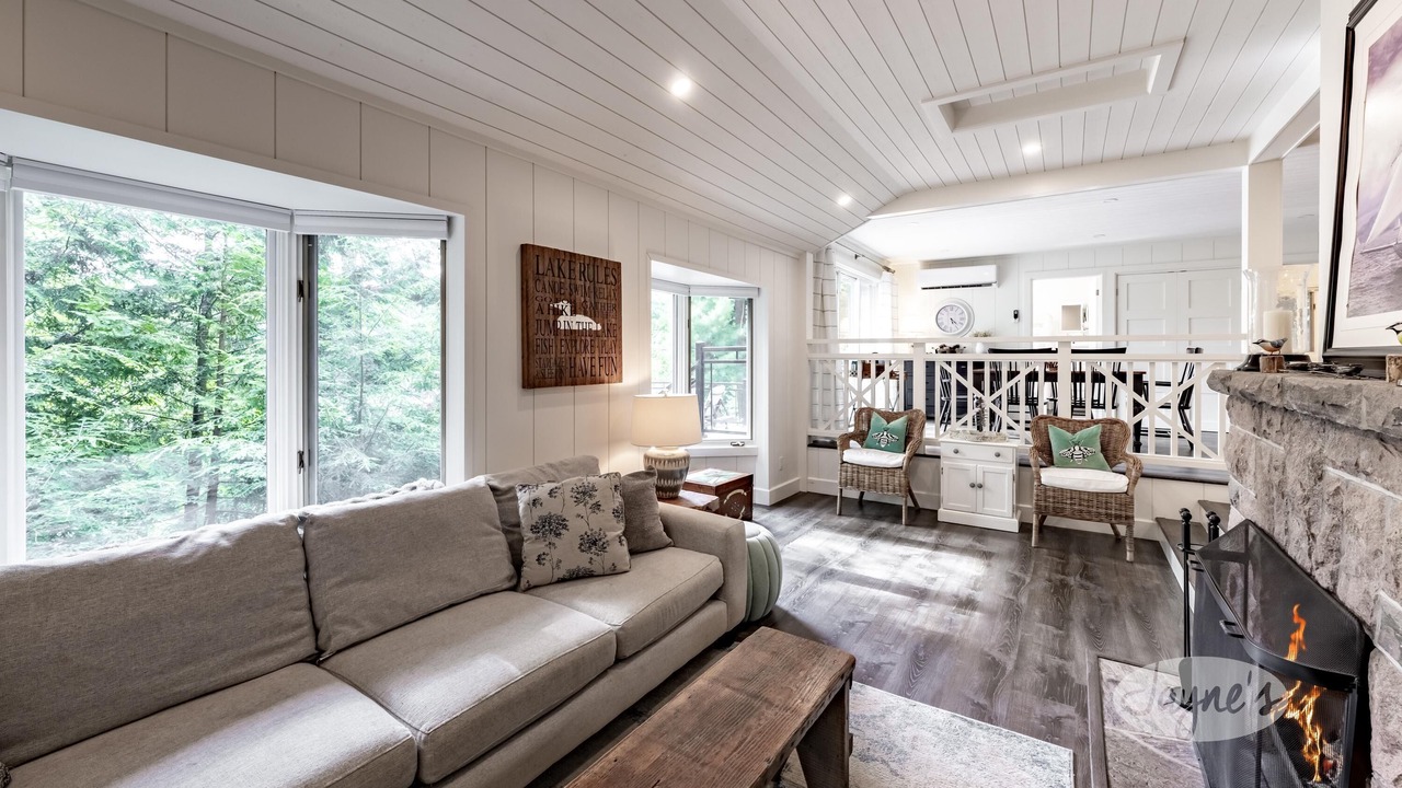 Photo of Livingroom in Muskoka Lakes