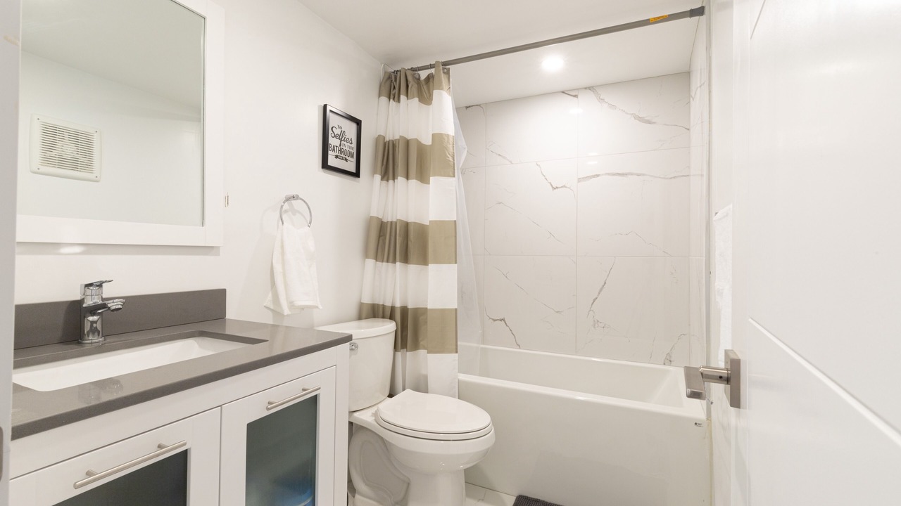 Photo of Bathroom in Bathurst Manor