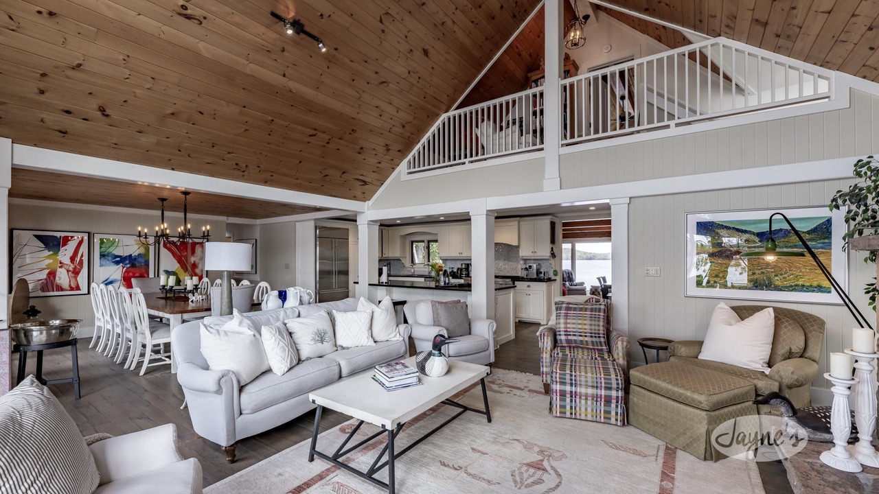 Photo of Livingroom in Algonquin Highlands
