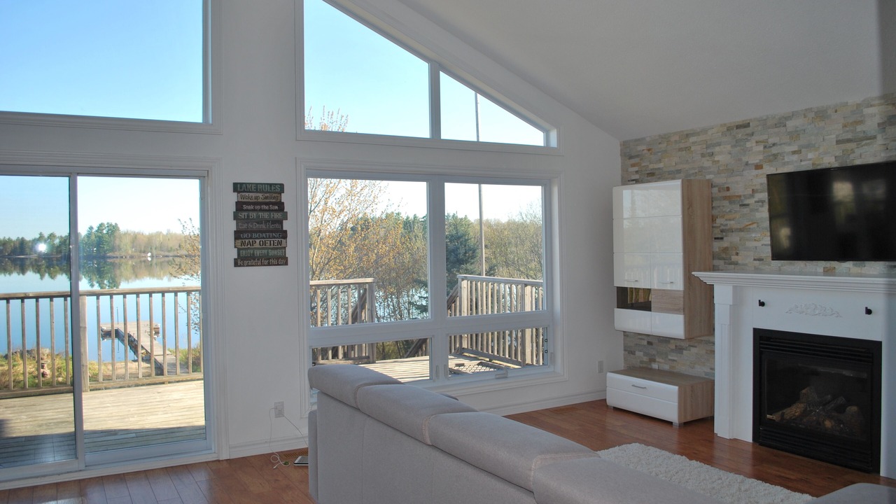 Photo of Livingroom in McMurrich/Monteith