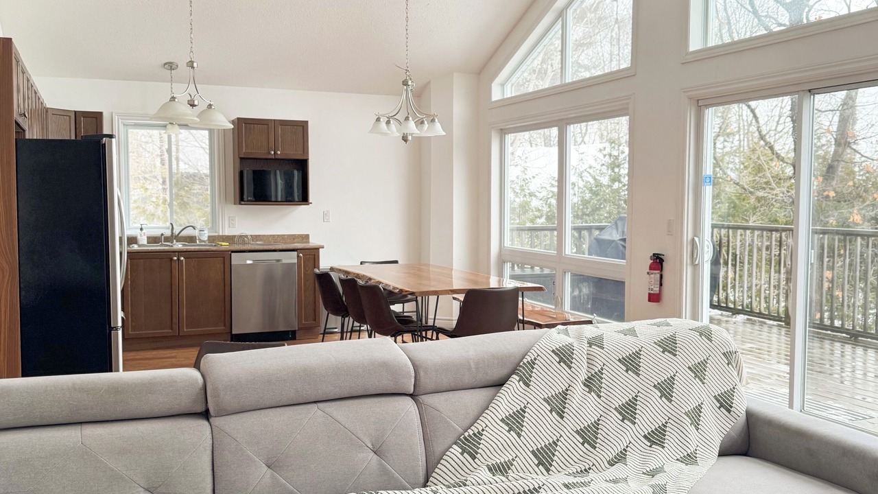 Photo of Livingroom in McMurrich/Monteith