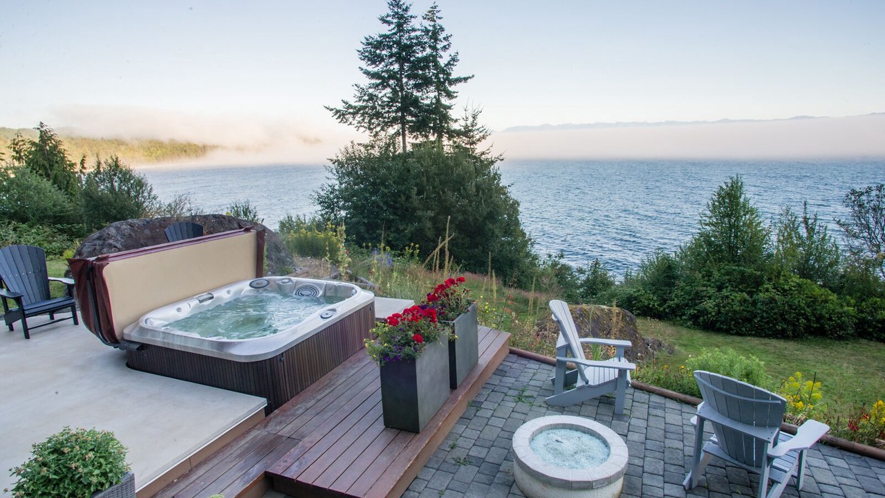 Photo of Patio Balcony in Juan de Fuca Electoral Area