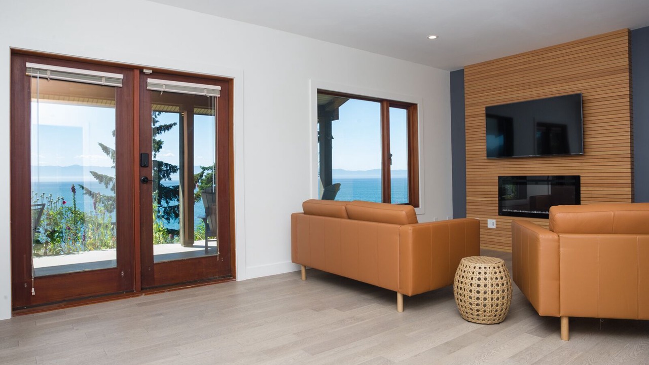 Photo of Livingroom in Juan de Fuca Electoral Area