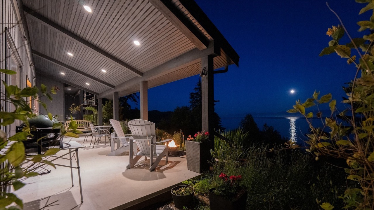 Photo of Patio Balcony in Juan de Fuca Electoral Area