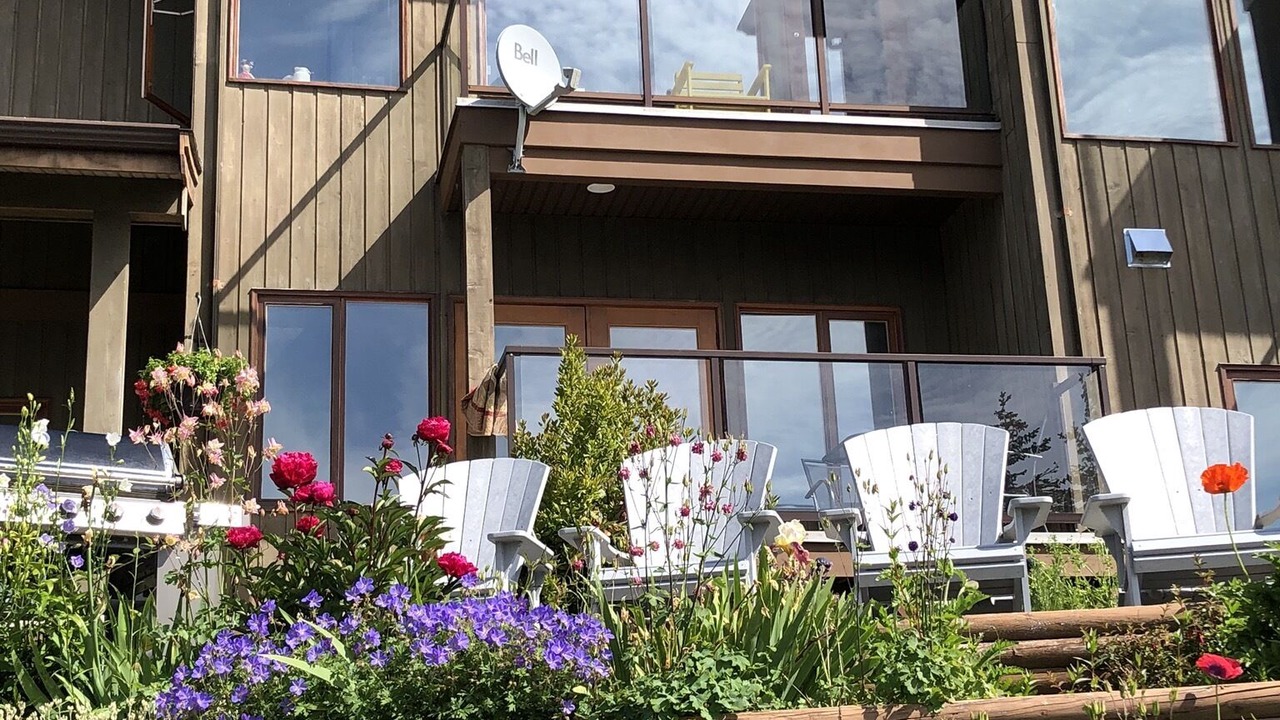 Photo of Patio Balcony in Juan de Fuca Electoral Area