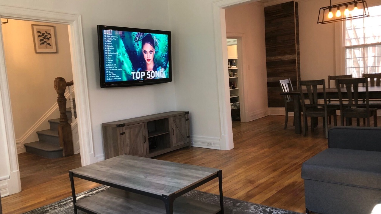 Photo of Livingroom in Cote-Des-Neiges—Notre-Dame-De-Grace