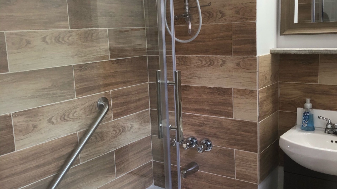 Photo of Bathroom in Cote-Des-Neiges—Notre-Dame-De-Grace