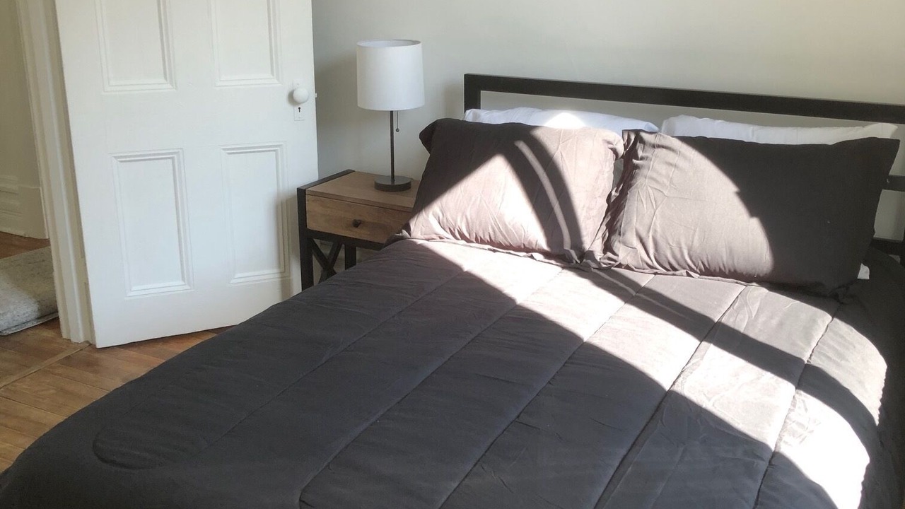 Photo of Bedroom in Cote-Des-Neiges—Notre-Dame-De-Grace