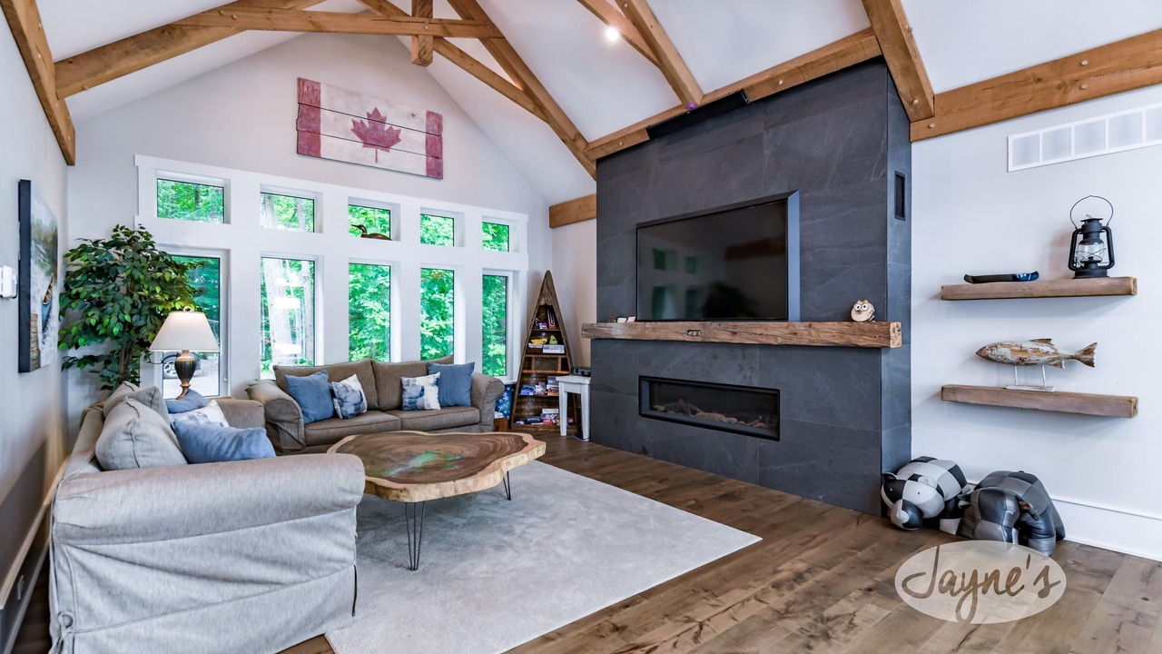 Photo of Livingroom in Utterson