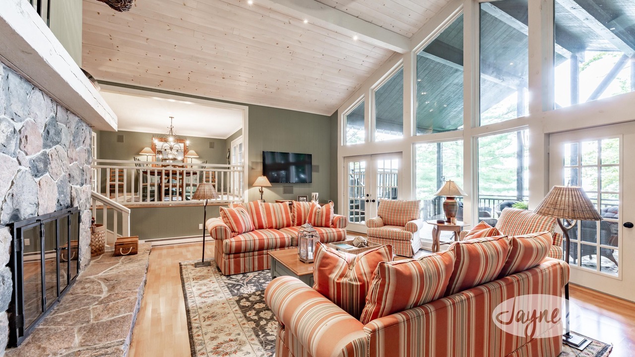 Photo of Livingroom in Muskoka Lakes