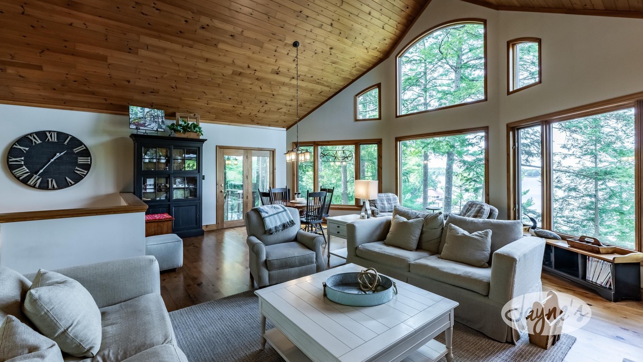 Photo of Livingroom in Muskoka Lakes