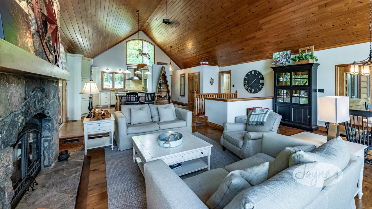 Photo of Livingroom in Muskoka Lakes