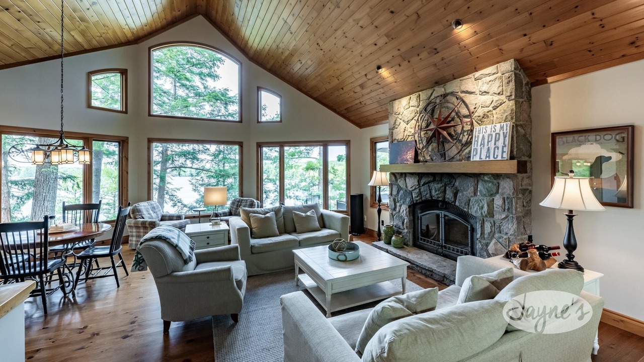 Photo of Livingroom in Muskoka Lakes