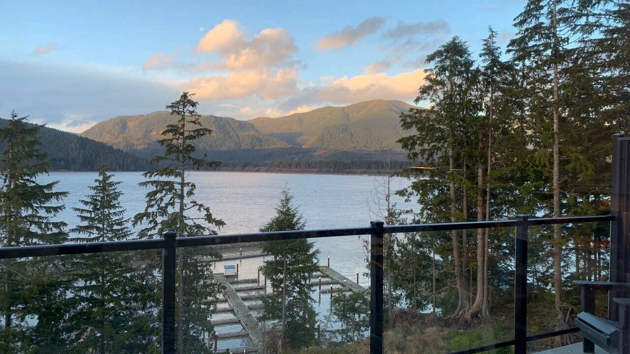 Photo of Patio Balcony in Port Renfrew