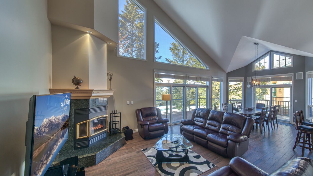 Photo of Livingroom in East Kootenay