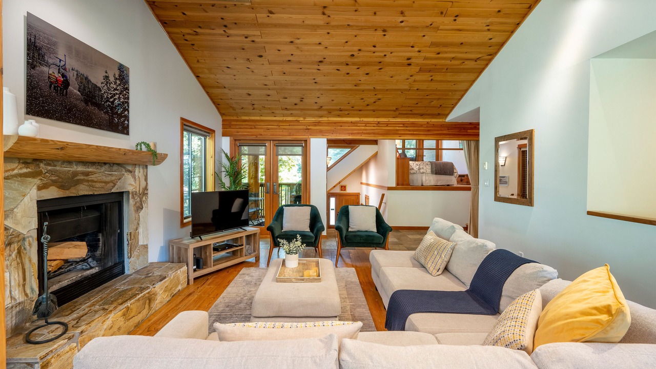 Photo of Livingroom in Upper Village