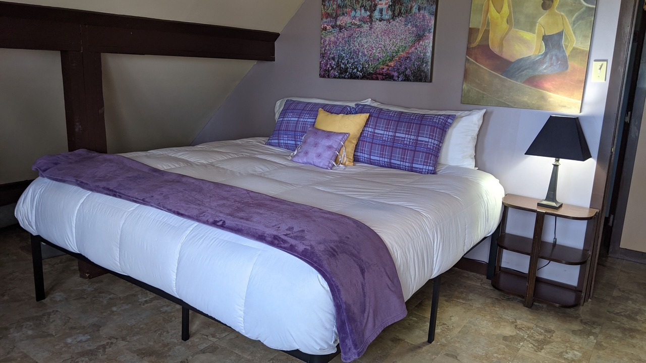 Photo of Bedroom in L'Isle-aux-Allumettes