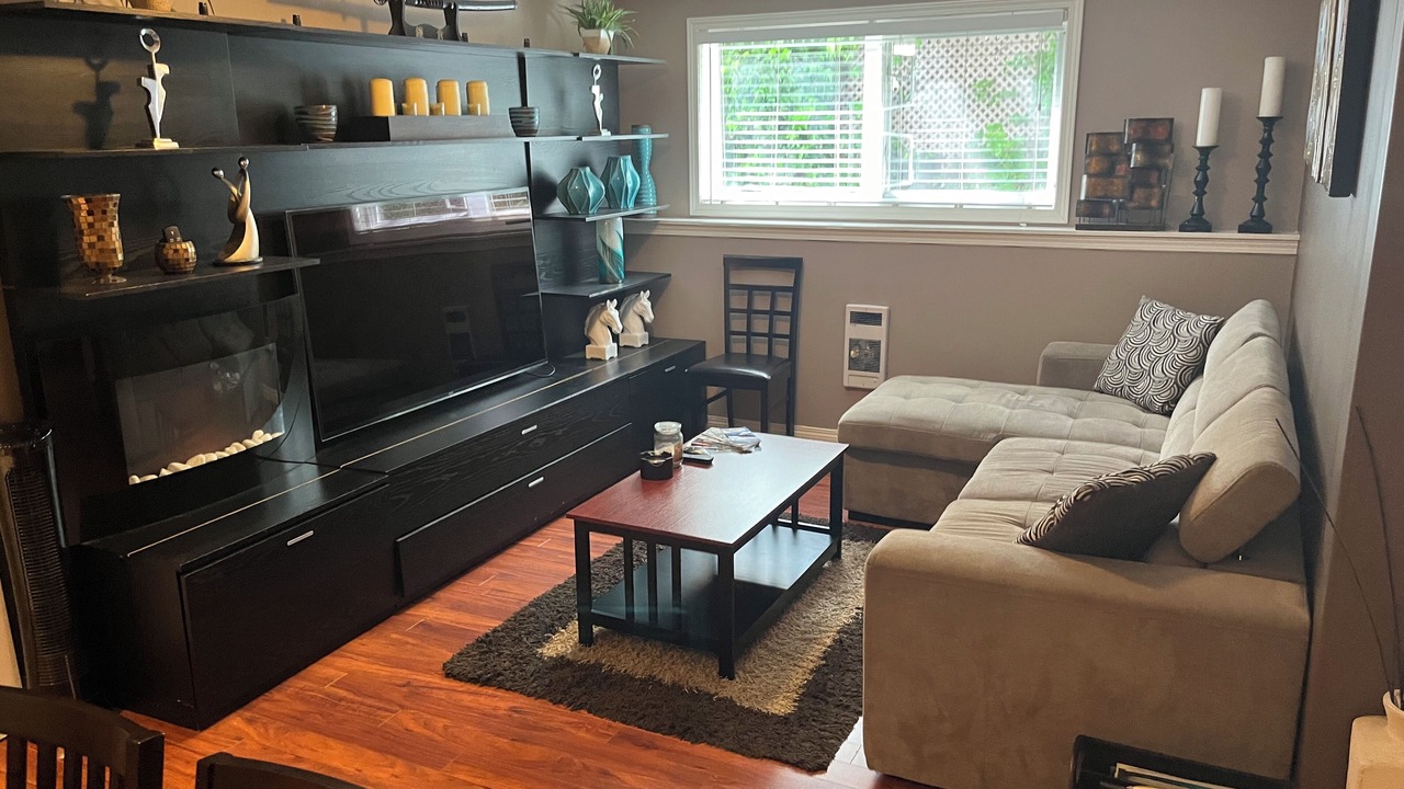 Photo of Livingroom in Saanich West