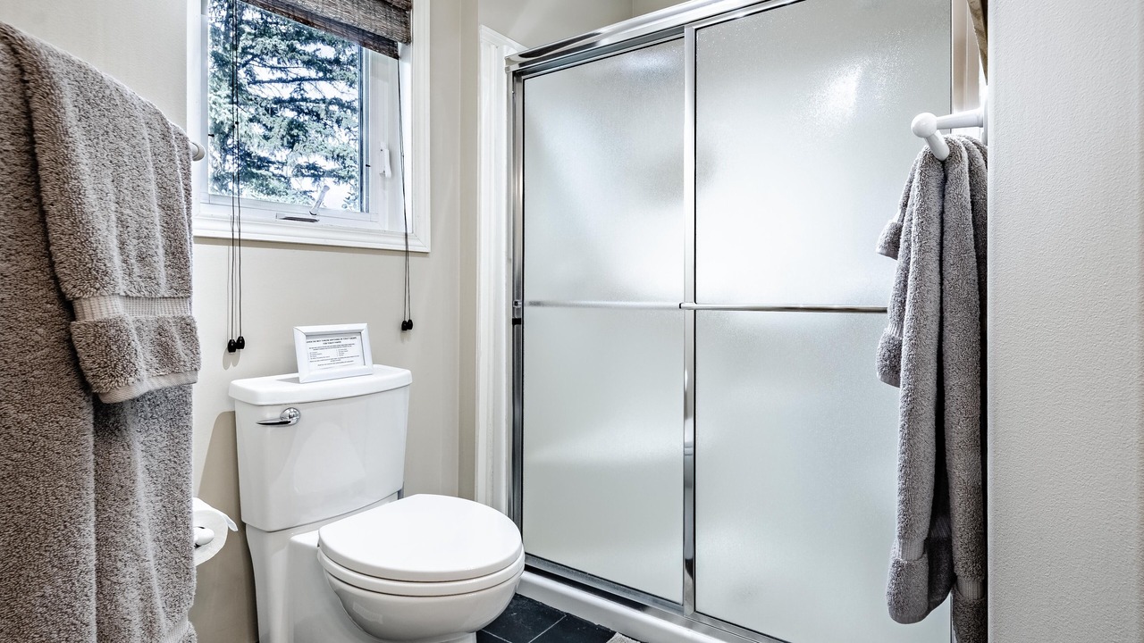 Photo of Bathroom in Sylvan Lake