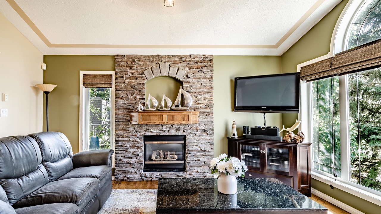 Photo of Livingroom in Sylvan Lake