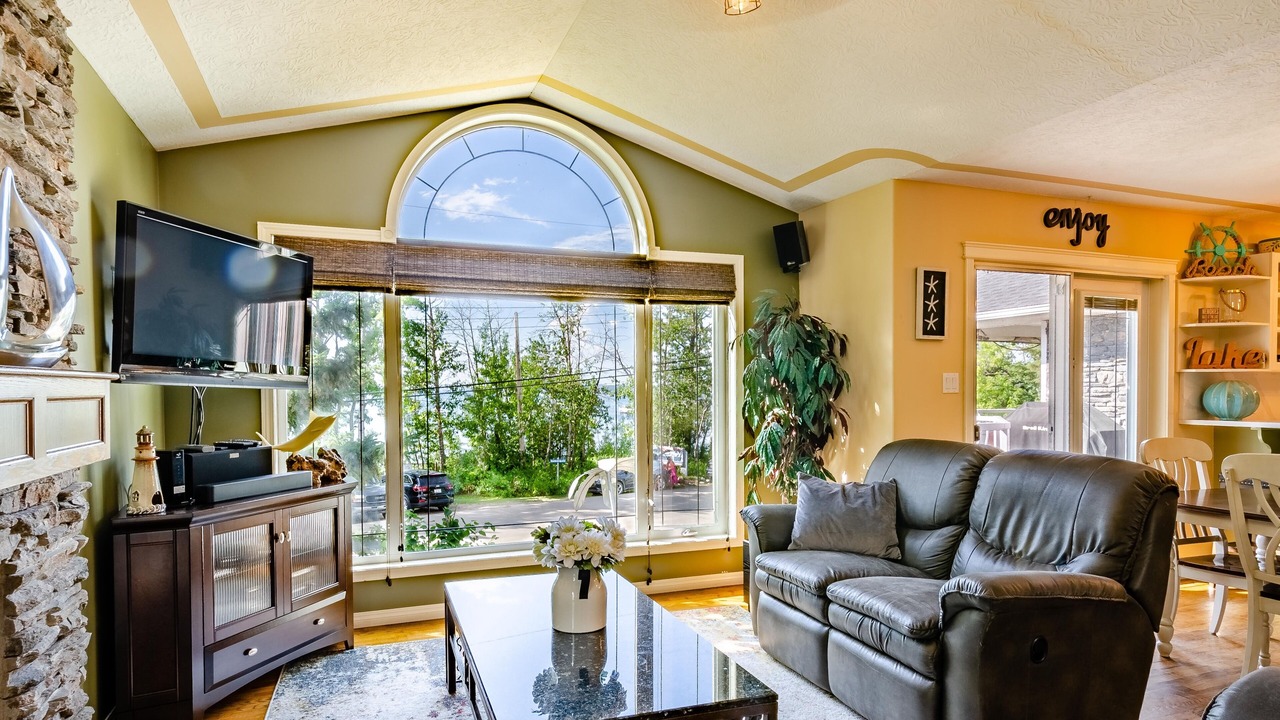 Photo of Livingroom in Sylvan Lake