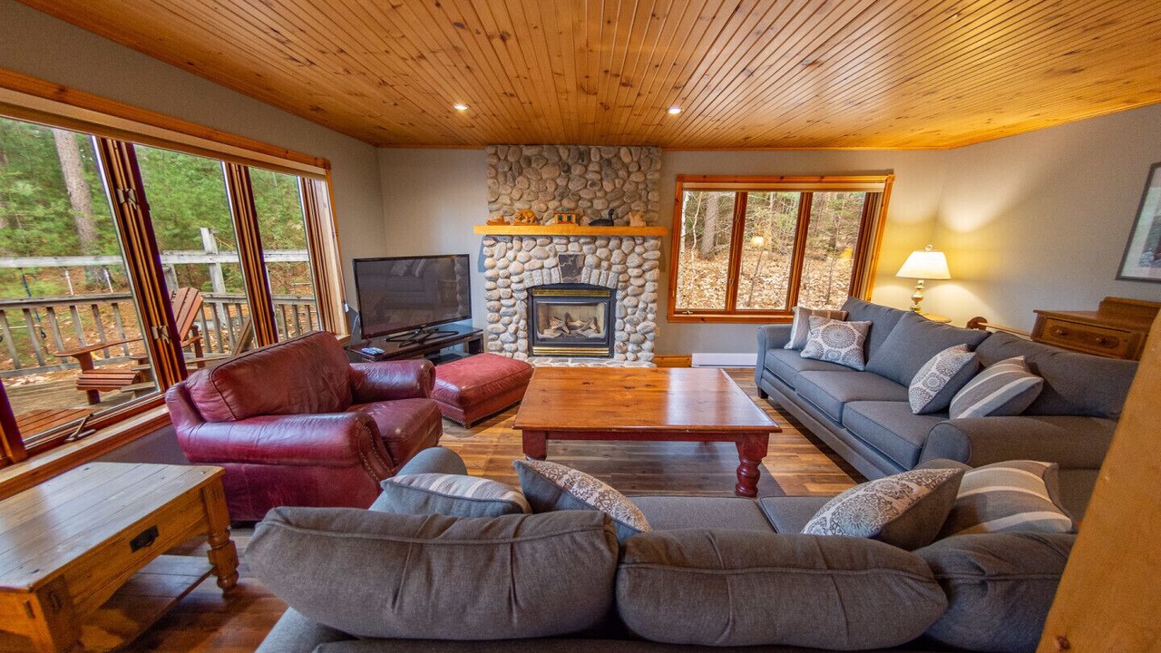 Photo of Bedroom in Algonquin Highlands