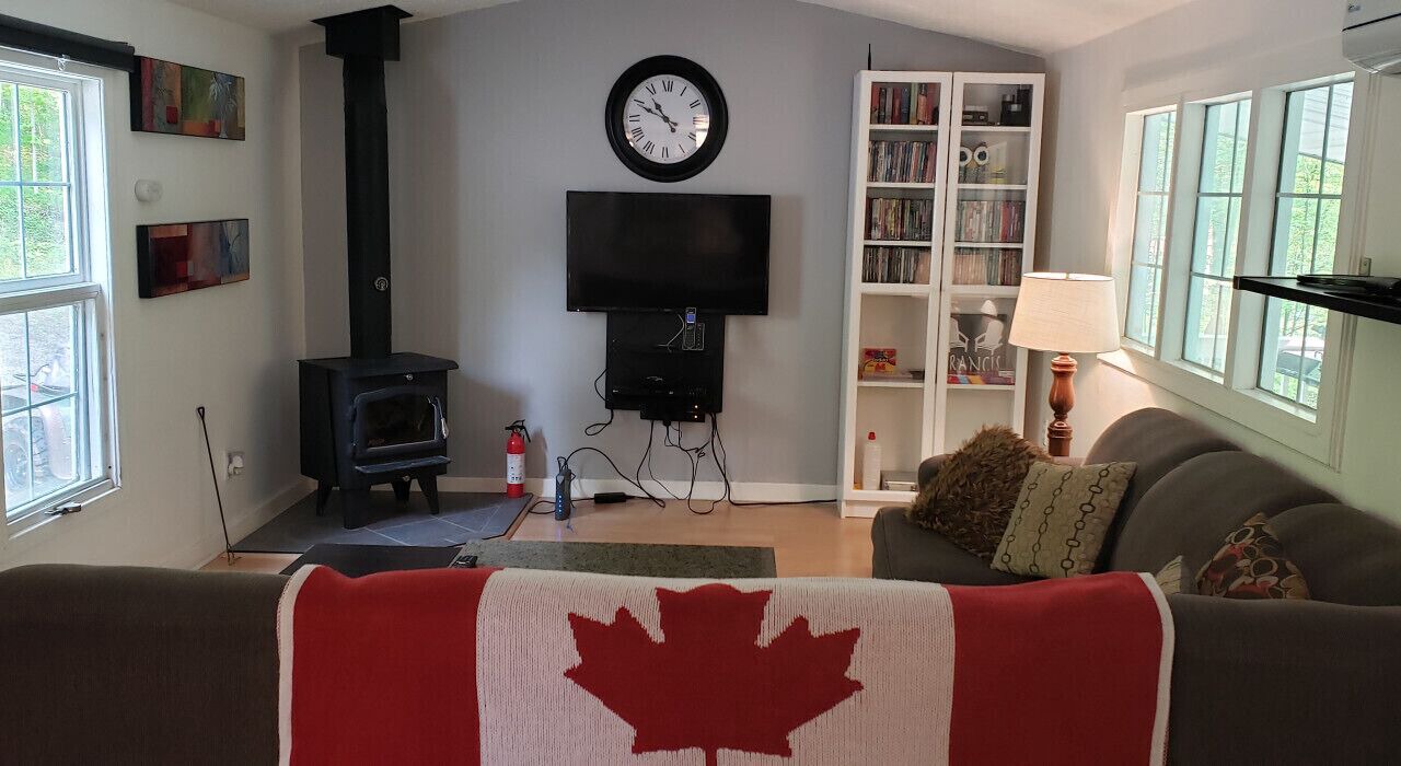 Photo of Livingroom in Central Frontenac