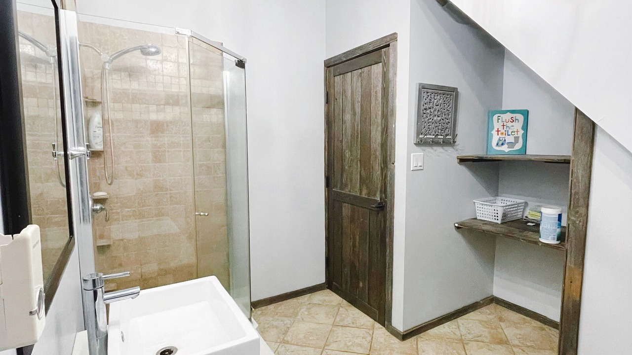 Photo of Bathroom in Melville Beach