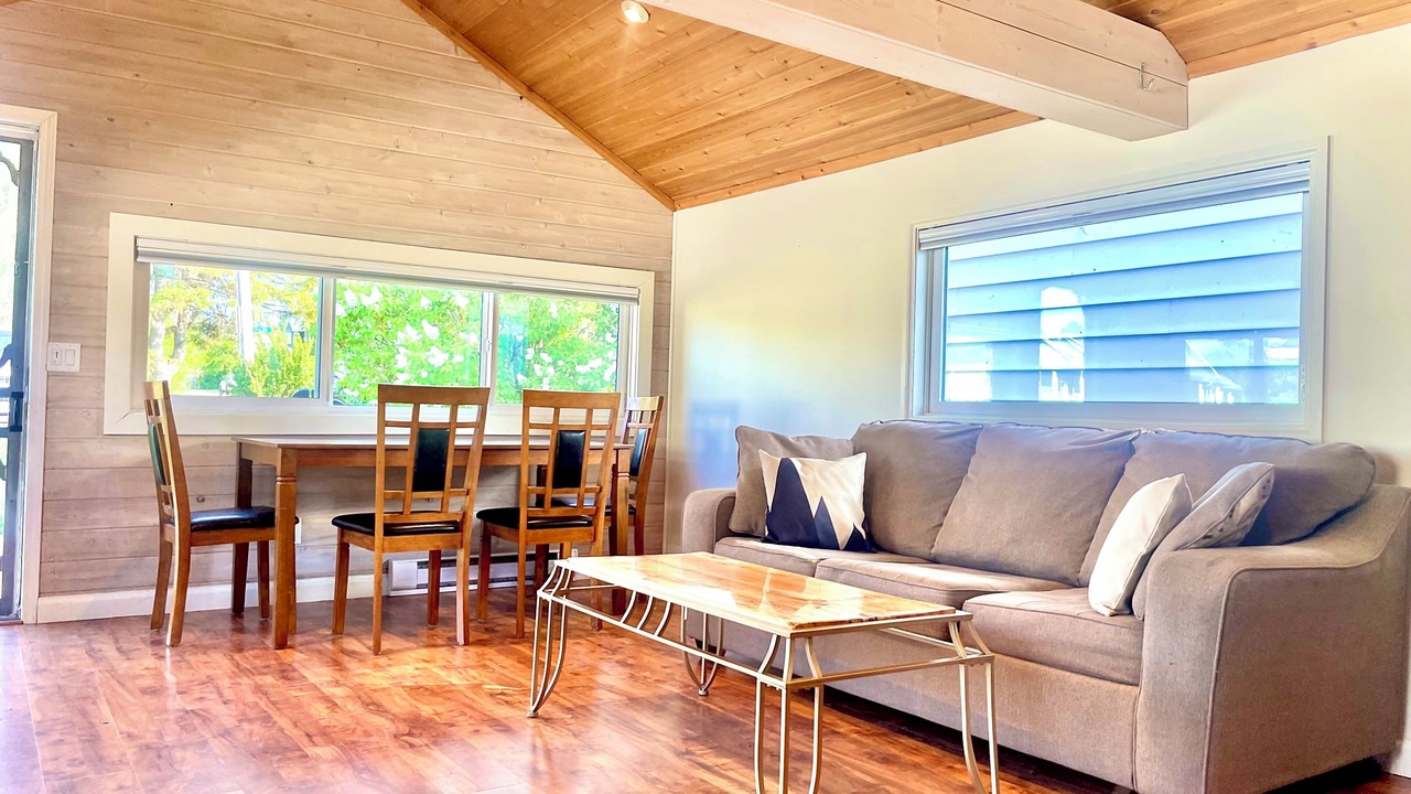 Photo of Livingroom in Sylvan Lake