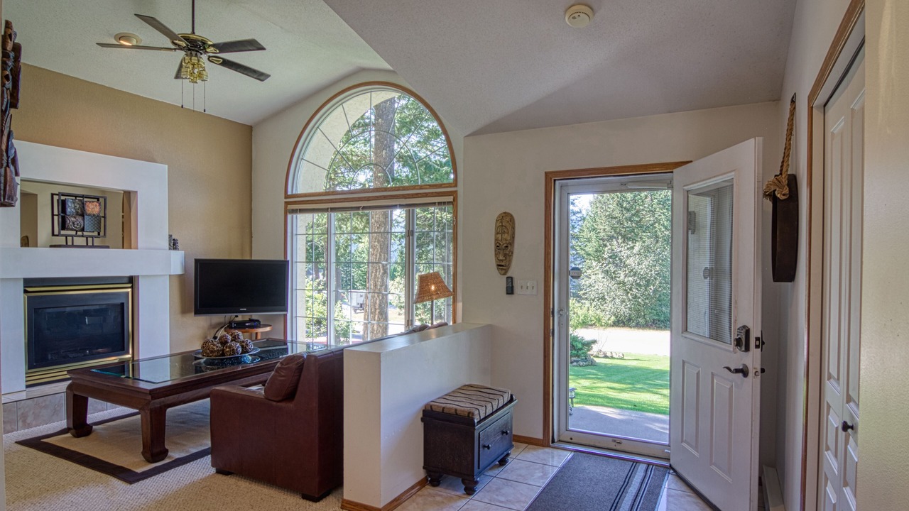 Photo of Livingroom in East Kootenay