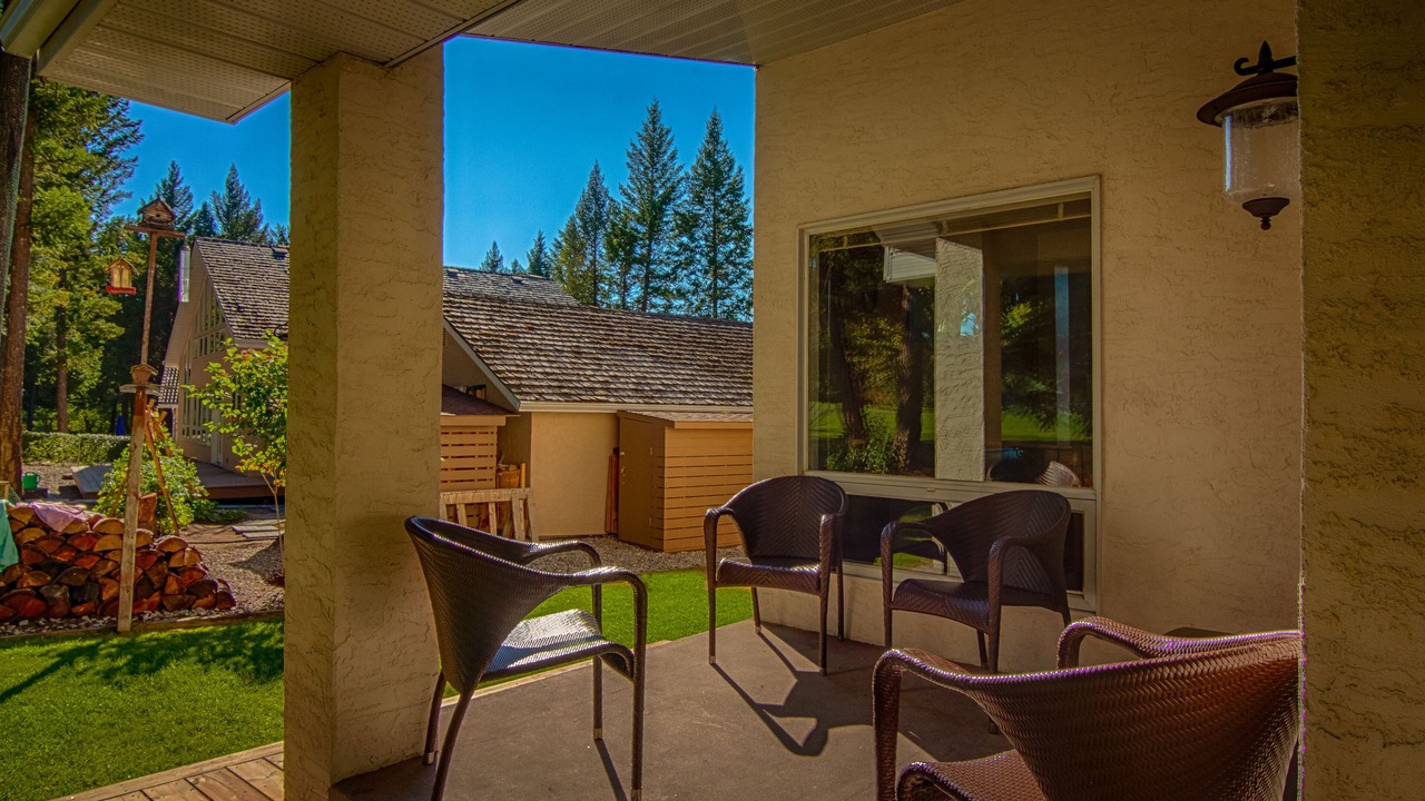 Photo of Patio Balcony in East Kootenay