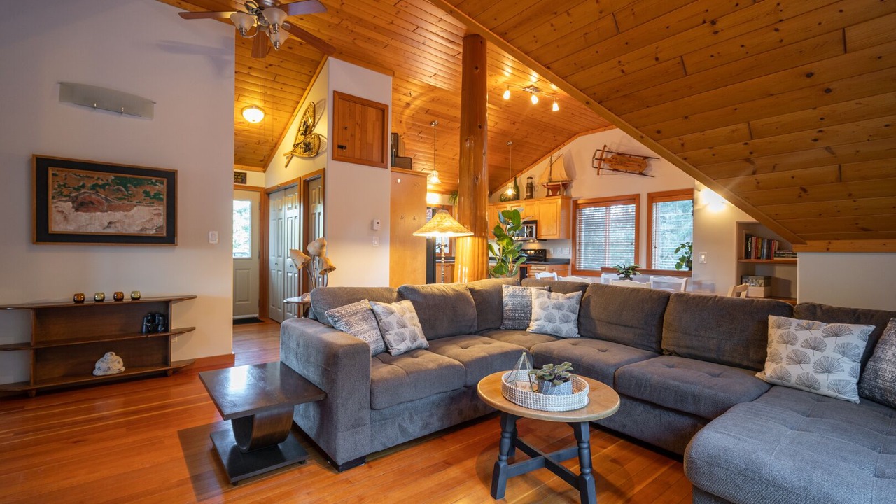 Photo of Livingroom in Metchosin