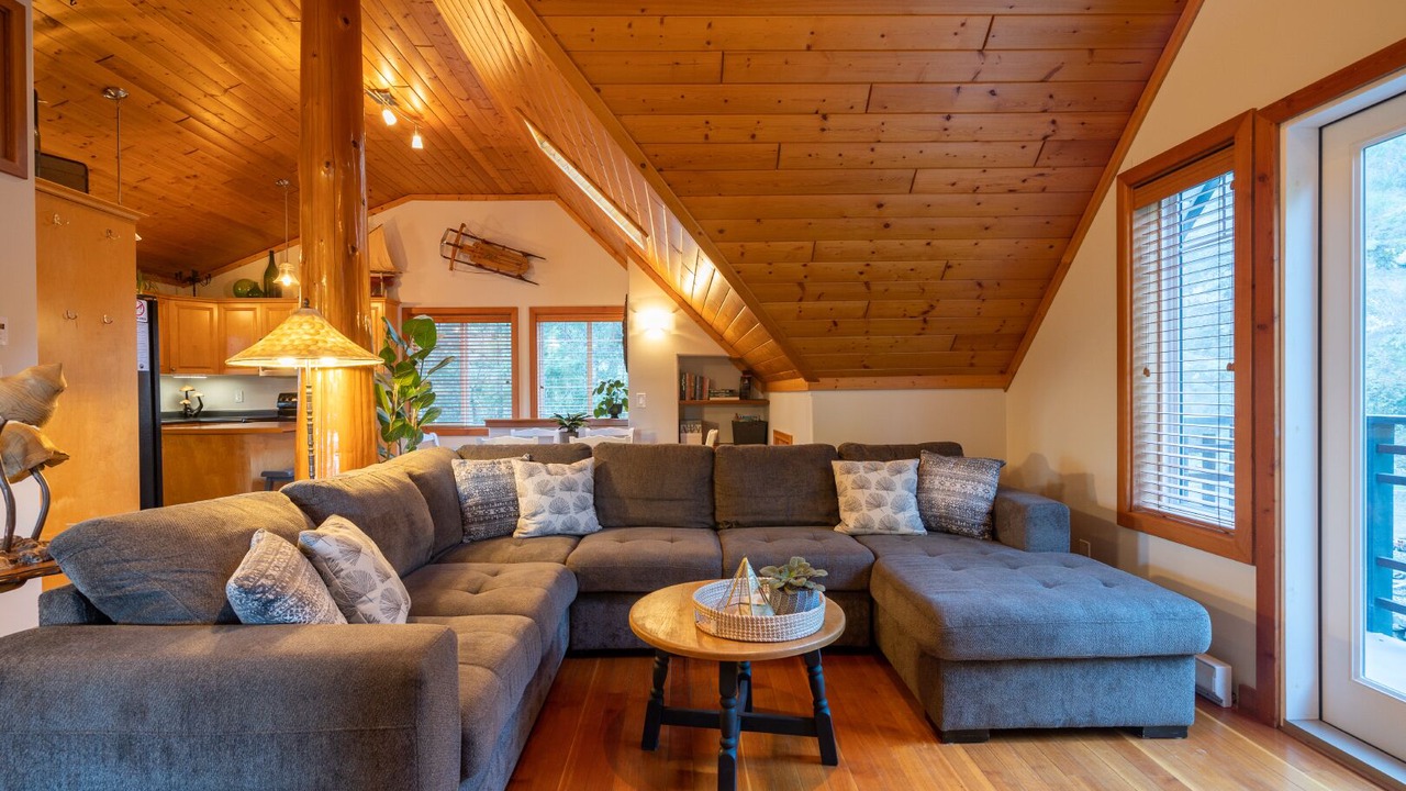 Photo of Livingroom in Metchosin