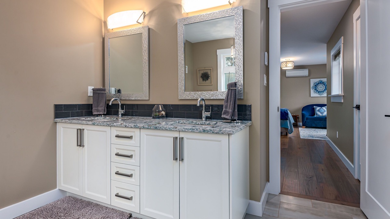 Photo of Bathroom in Courtenay