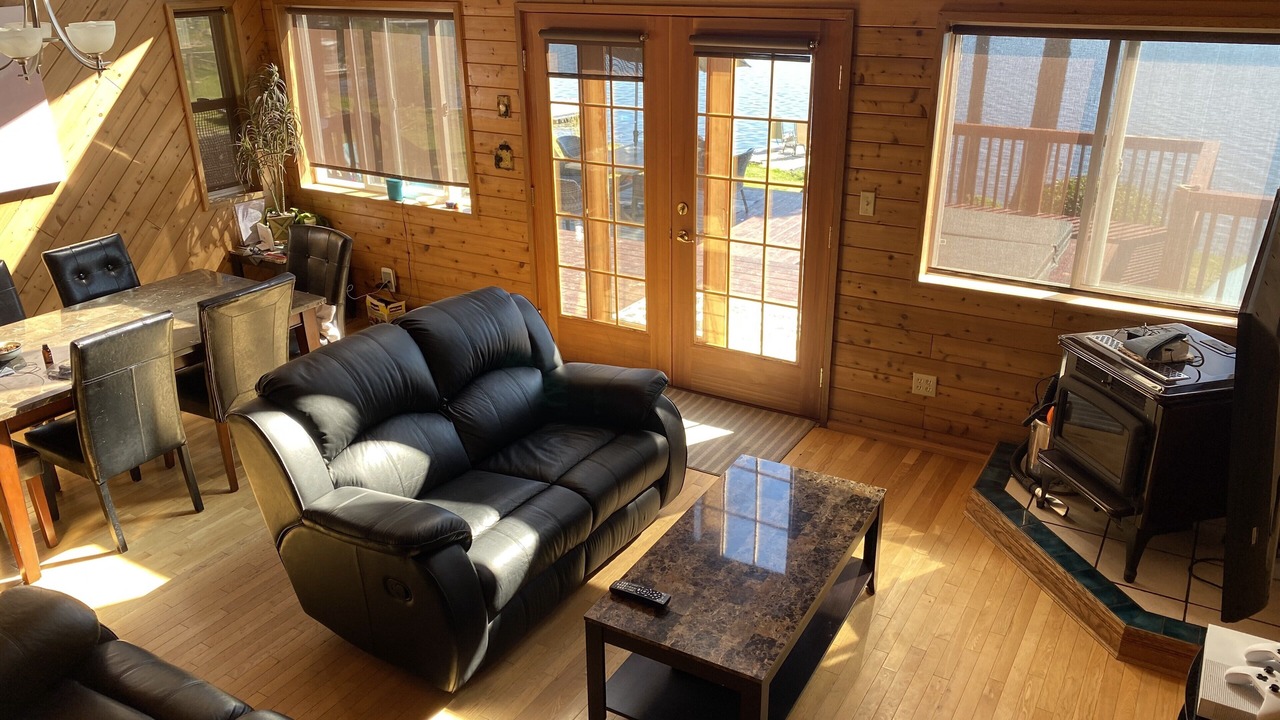 Photo of Livingroom in Deka Lake