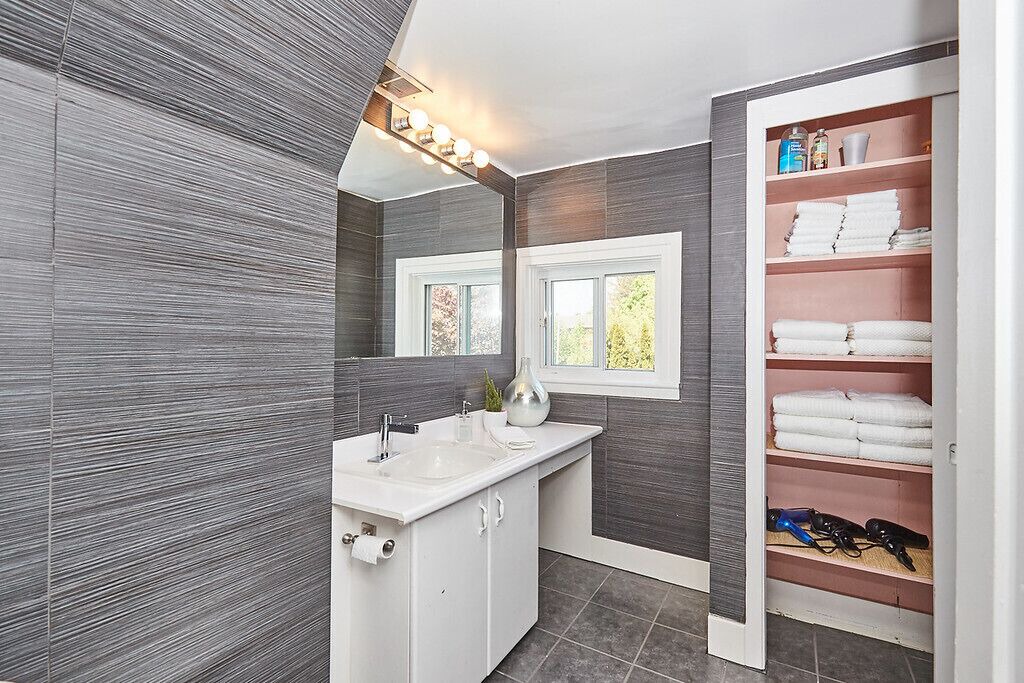 Photo of Bathroom in Port Dalhousie