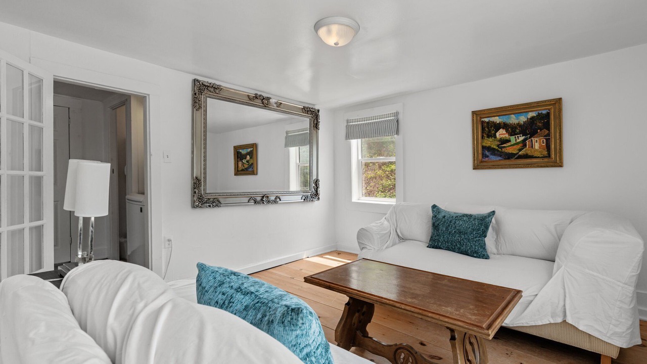 Photo of Livingroom in Harbourville