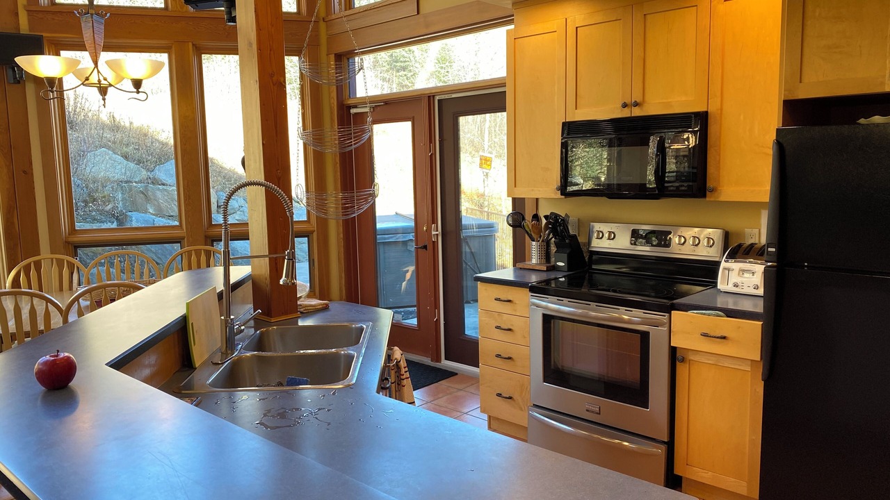 Photo of Kitchen in Sunburst Estates