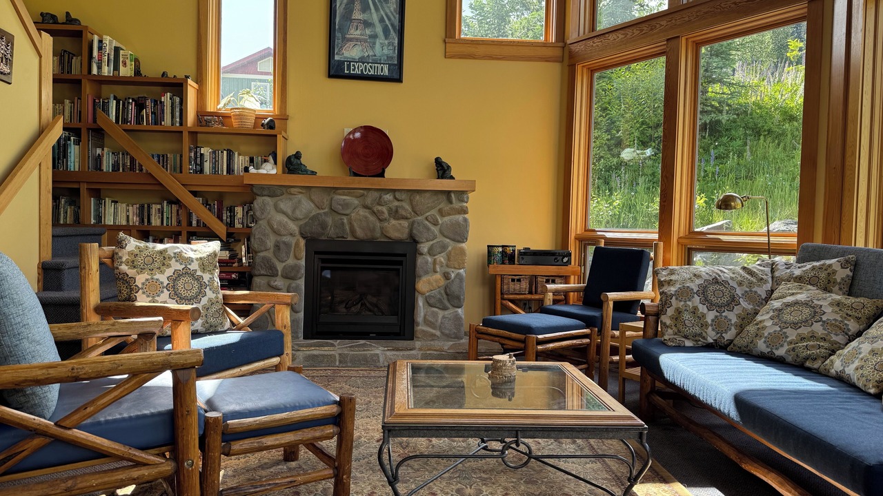 Photo of Livingroom in Sunburst Estates