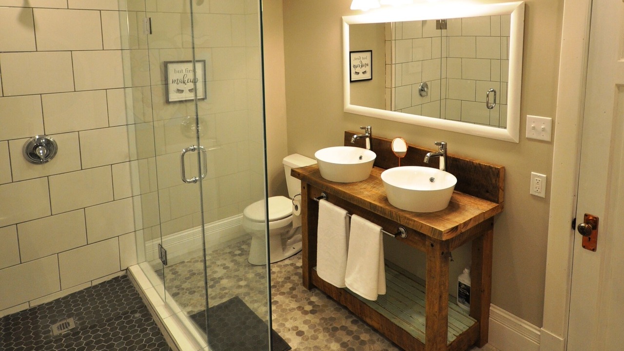 Photo of Bathroom in Niagara Falls