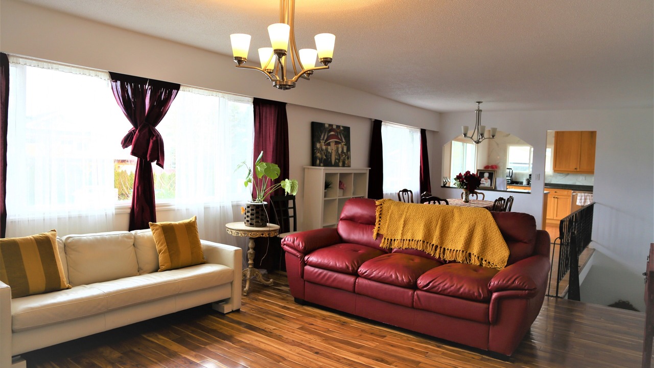 Photo of Livingroom in Colwood