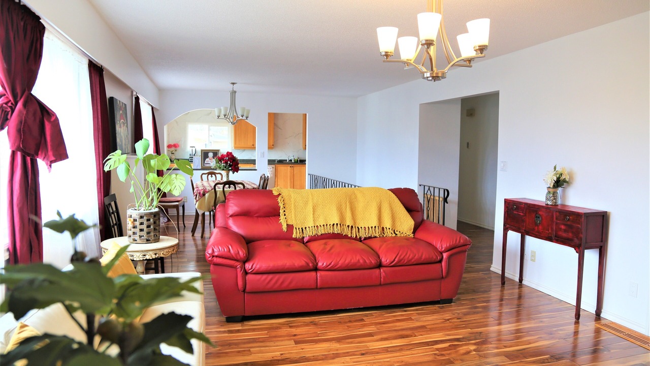 Photo of Livingroom in Colwood
