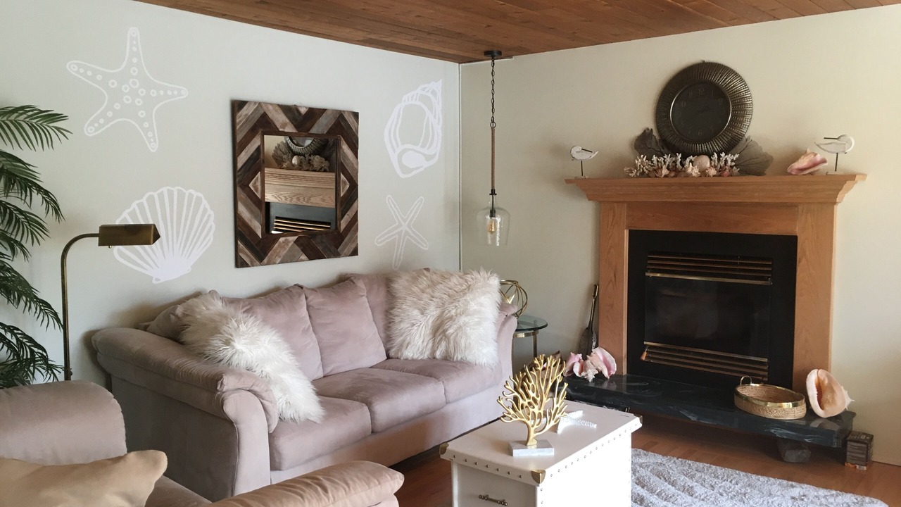 Photo of Livingroom in Madeira Park