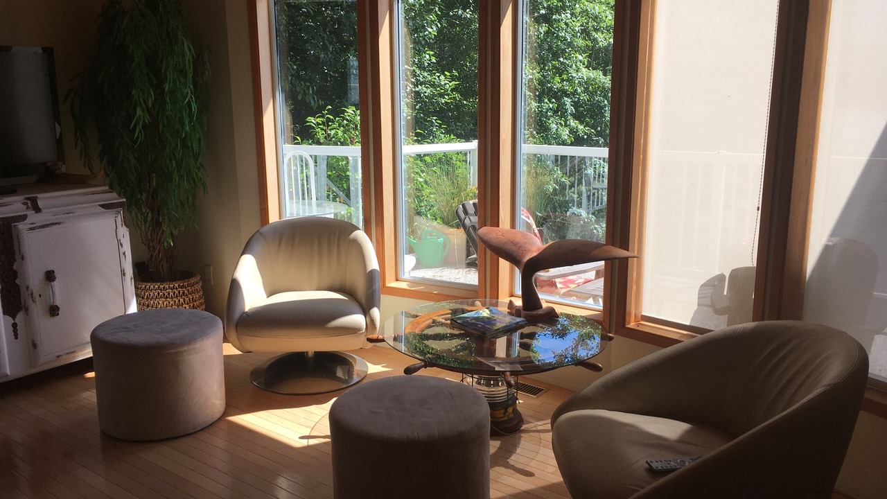 Photo of Livingroom in Madeira Park