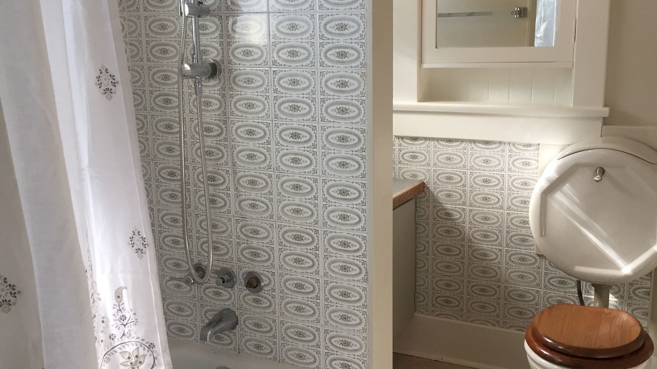 Photo of Bathroom in Booktown