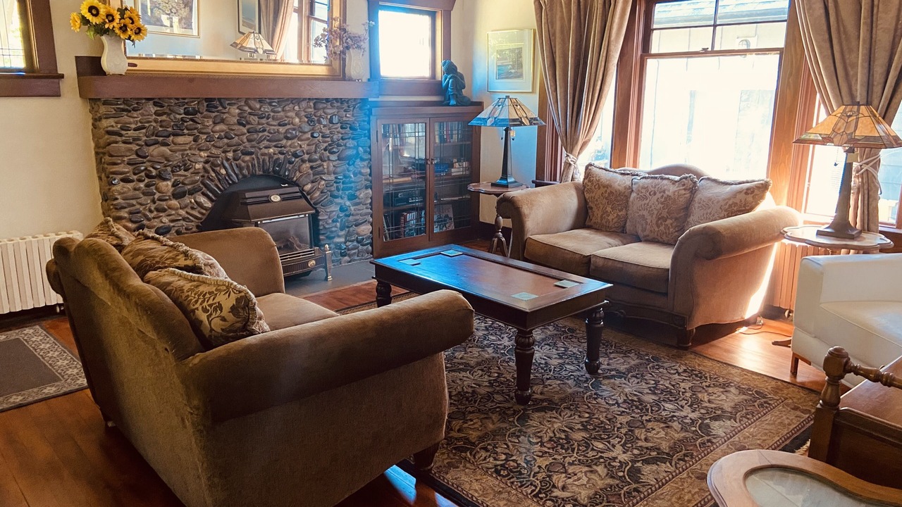 Photo of Livingroom in Booktown