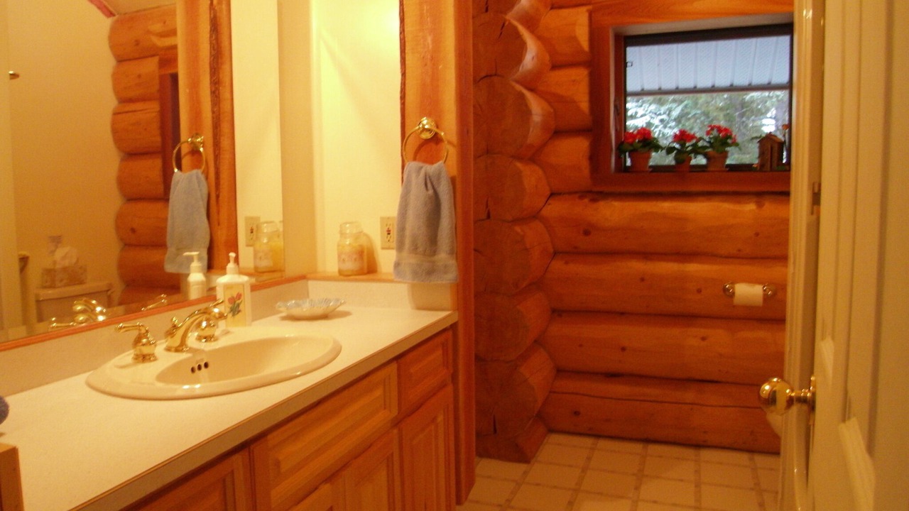 Photo of Bathroom in Deka Lake